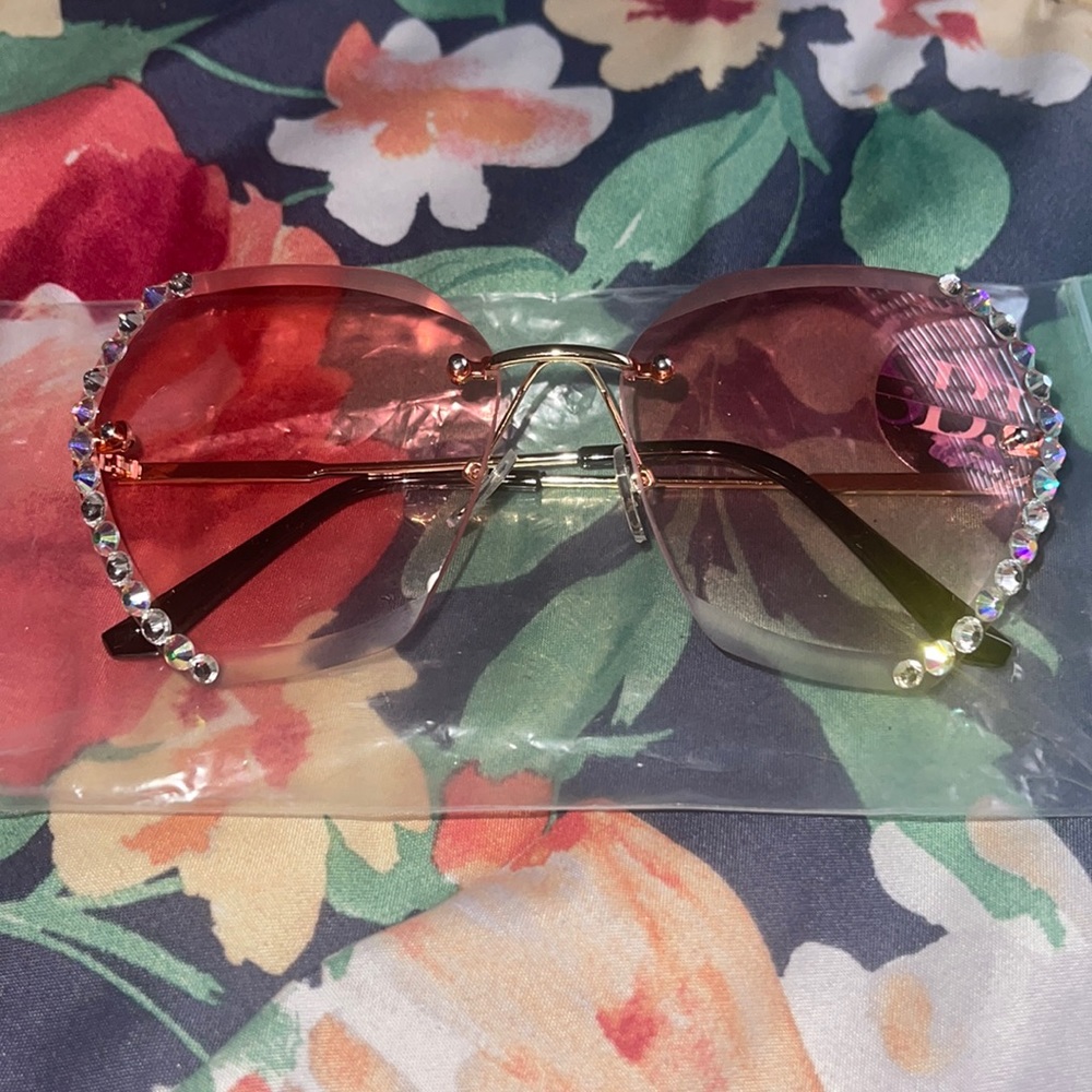 pink sunglasses